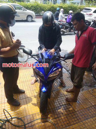 Máy phay đứng CNC