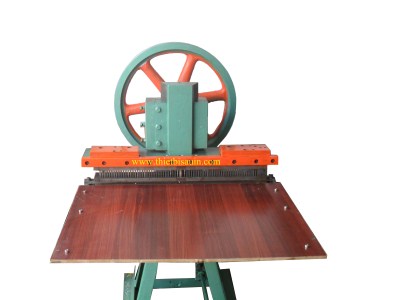 Máy đục lỗ lịch lò xo treo tường