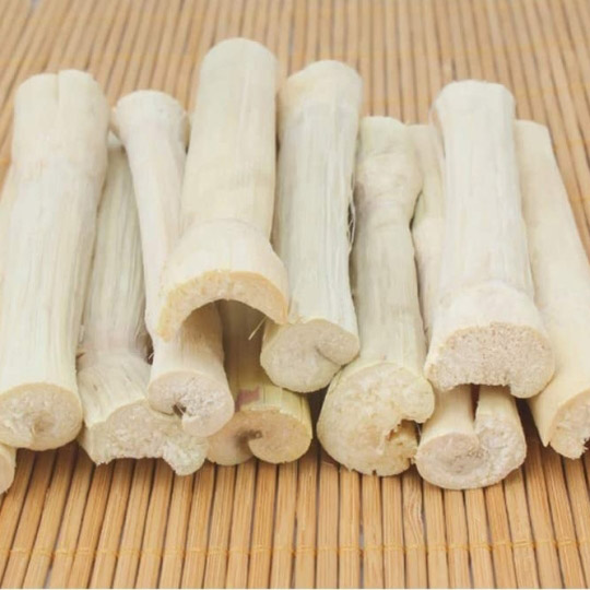 Mía khô cắt khúc