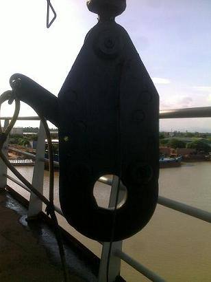 Móc cẩu phao bè