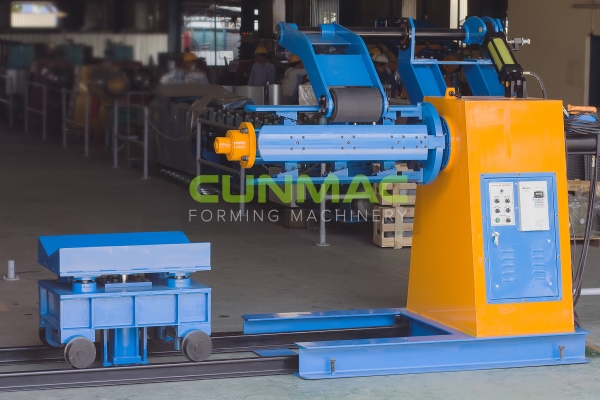 Máy xả cuộn tự động có xe nâng