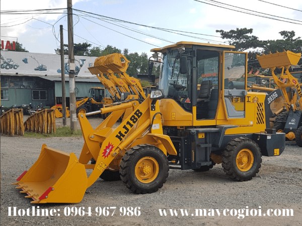 Máy xúc lật HJ18B gầu 0,7 khối