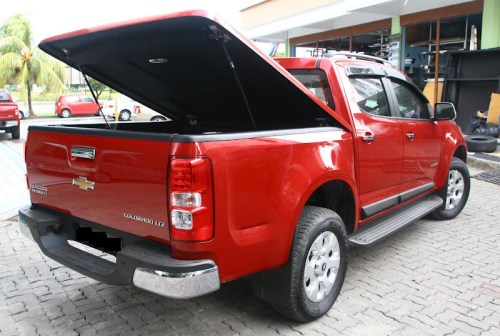 Nắp thùng xe bán tải Chevrolet Colorado