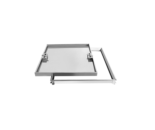 Nắp bể nước sạch inox xe máy đi qua