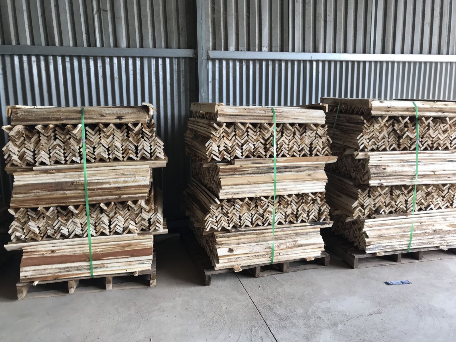 Nẹp góc gỗ