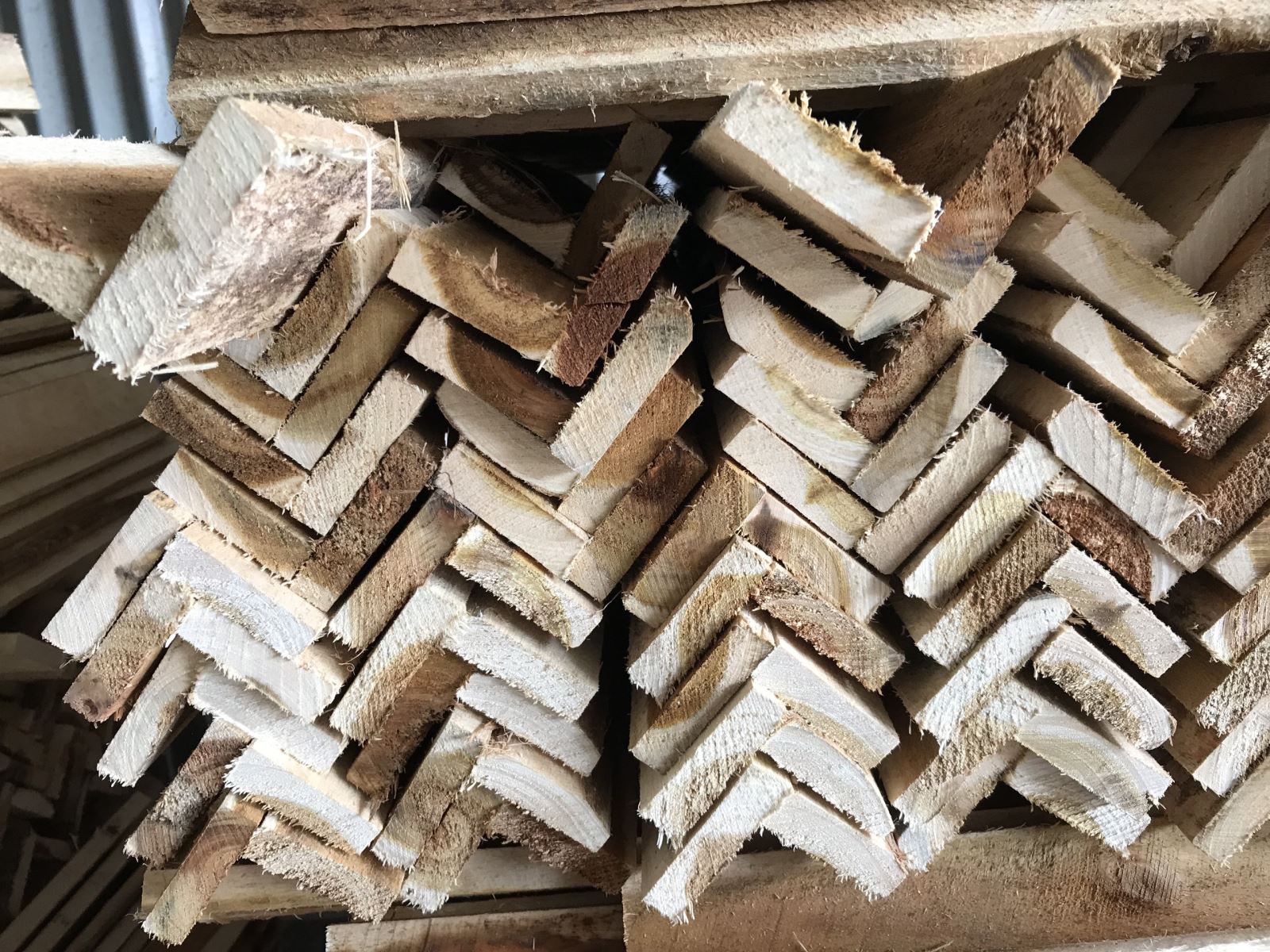 Nẹp góc gỗ