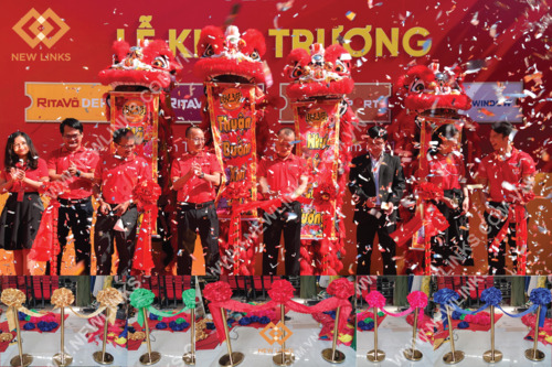 Nghi thức lễ cắt băng trụ inox
