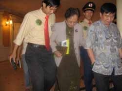 Bảo vệ nguyên phó chủ tịch
