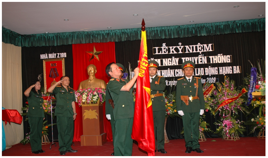 Nhà máy nhận huy chương hạng 3