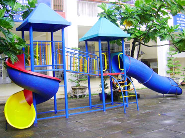 Nhà chòi cầu trượt