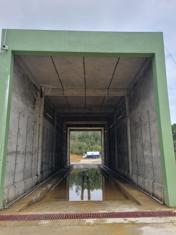 Nhà sát trùng xe trại chăn nuôi