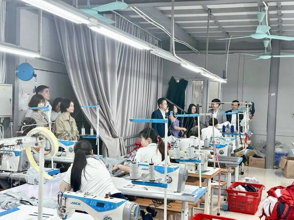 Nhà xưởng và hoạt động tham quan