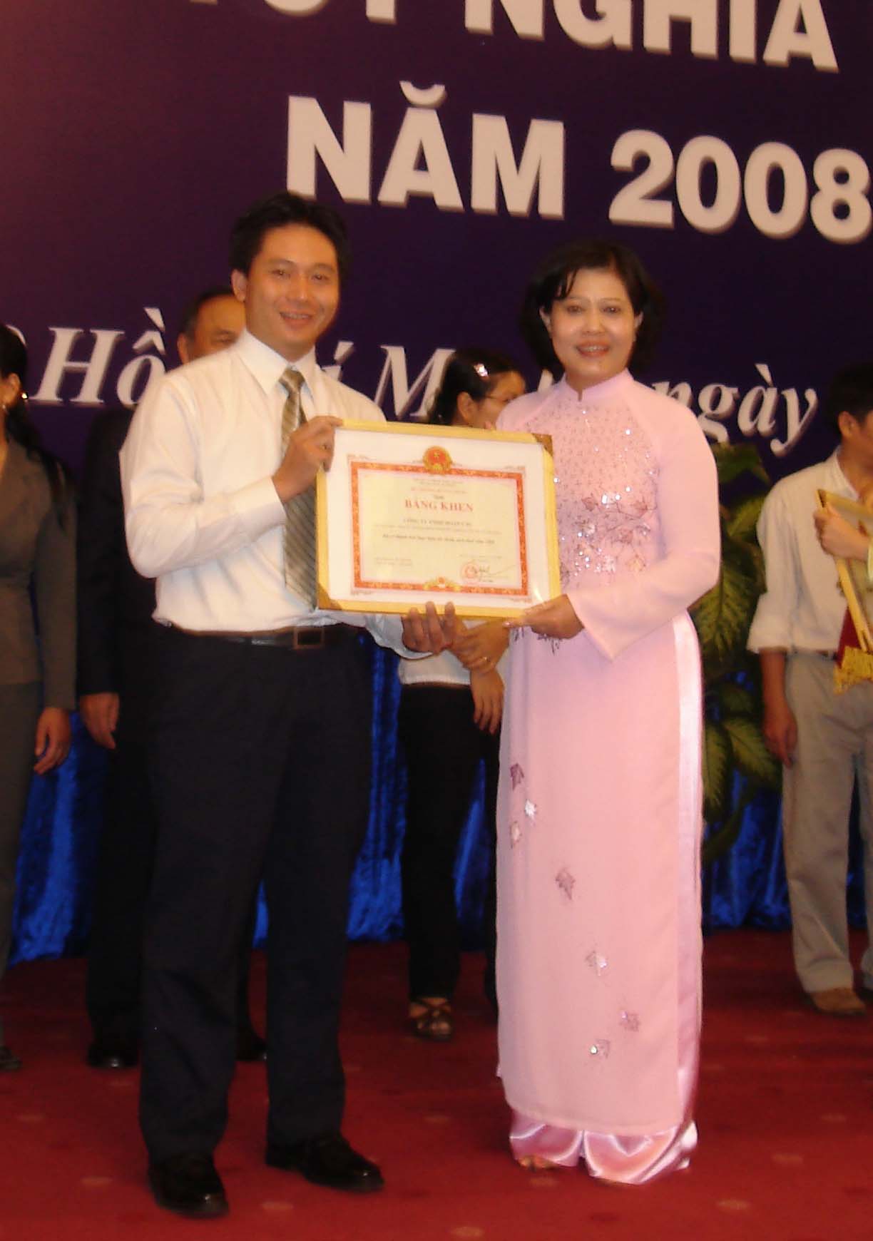 Lễ nhận bằng khen từ bộ tài chính