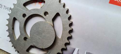 Nhông xích CNC