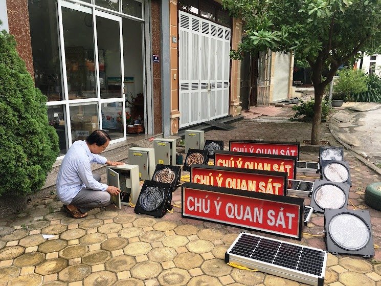 Đèn cảnh báo giao thông NLMT