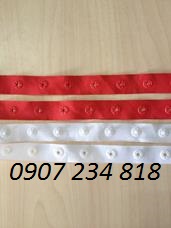 Nút bóp nhựa đóng trên vải