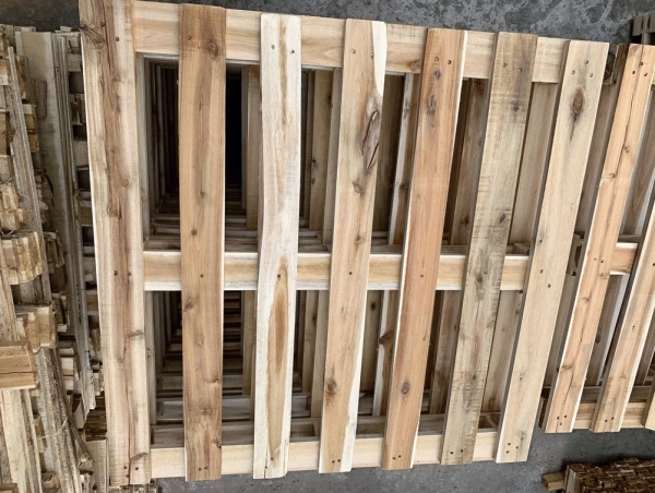Pallet gỗ