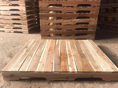 Pallet gỗ 2 hướng nâng
