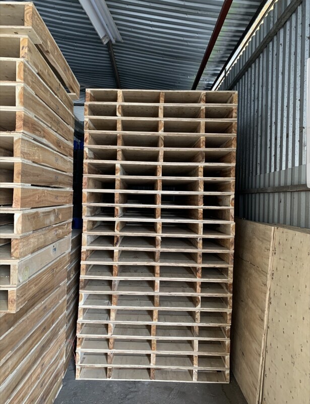 Pallet gỗ 2 hướng nâng