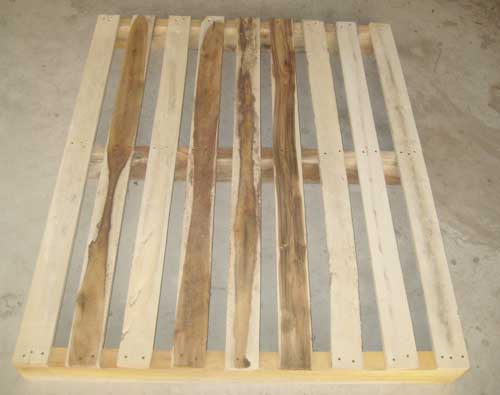 Pallet gỗ 2 hướng nâng