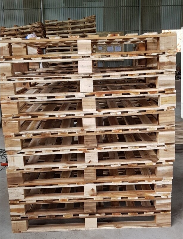 Pallet gỗ 4 hướng nâng