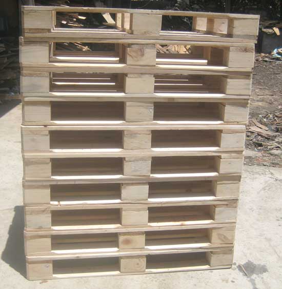 Pallet gỗ 4 hướng nâng