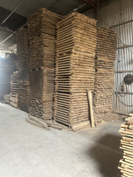 Pallet gỗ