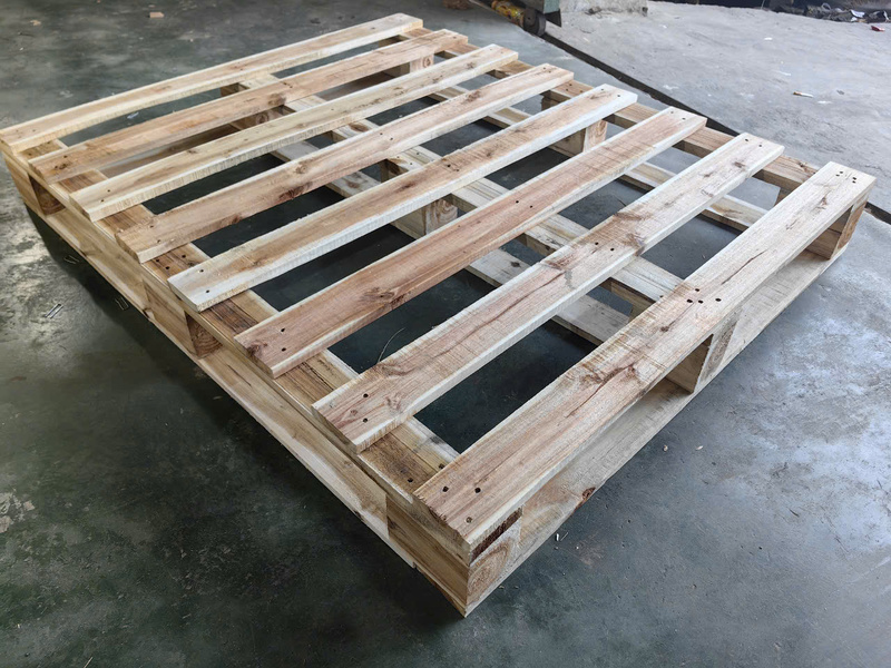 Pallet gỗ 4 hướng nâng