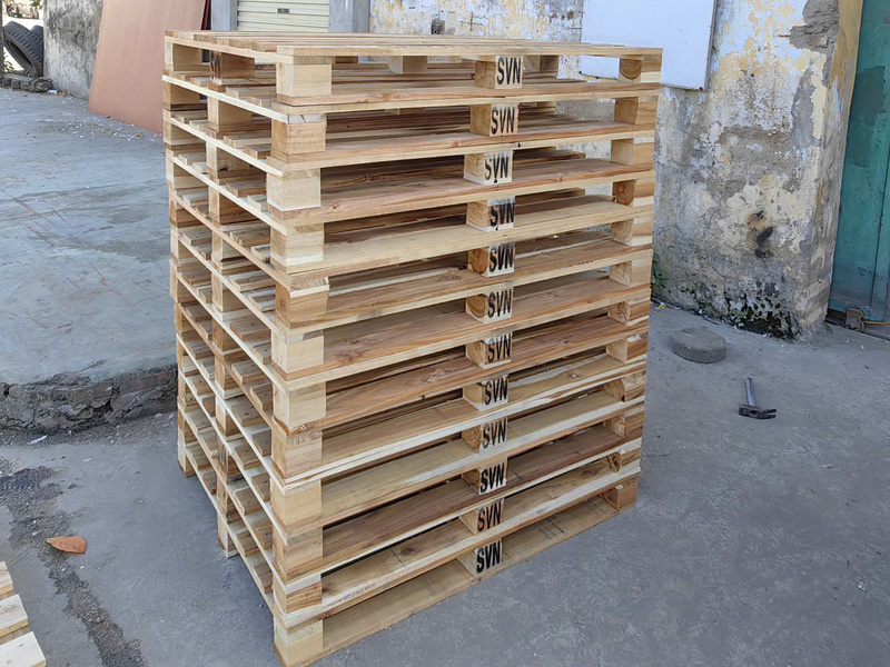 Pallet gỗ 4 hướng nâng