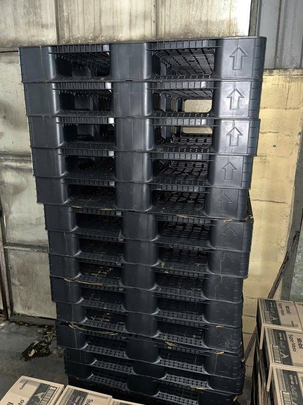 Pallet nhựa 1.1mx1.1mx15cm