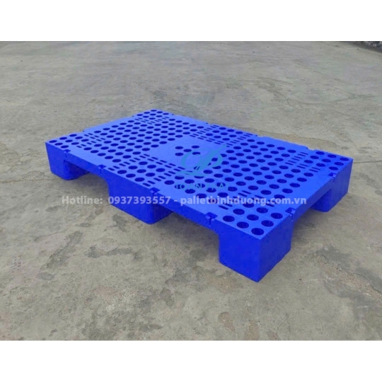 Pallet nhựa lót sàn kho lạnh