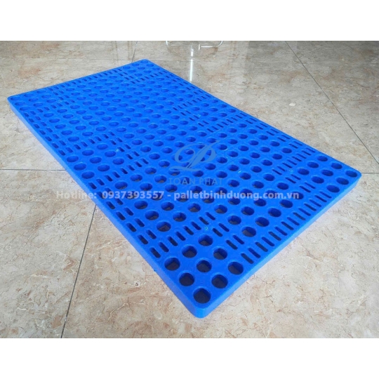 Pallet nhựa lót sàn kho lạnh