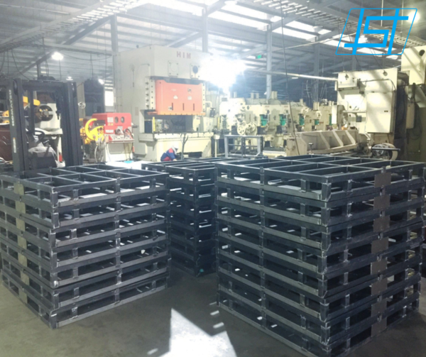 Pallet thép