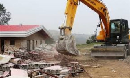 Phá dỡ mặt bằng