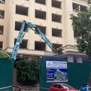 Phá dỡ công trình xây dựng