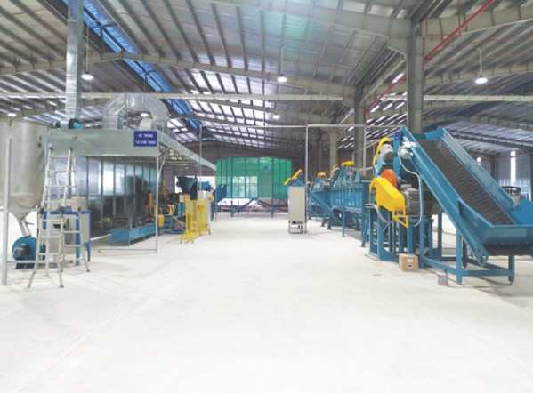 Phân xưởng tái chế nhựa