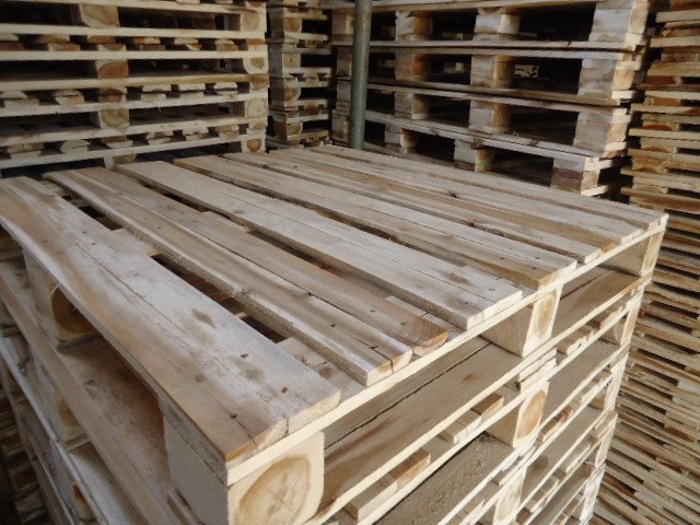 Pallet gỗ 4 hướng nâng