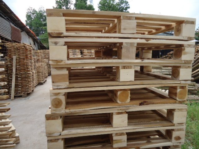 Pallet gỗ 4 hướng nâng