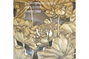 Phù điêu sen bằng đồng