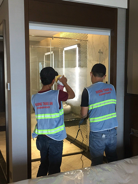 Phục hồi kính ố mốc, trầy xước