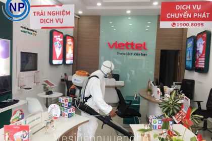Phun thuốc khử trùng hệ thống cửa hàng Viettel