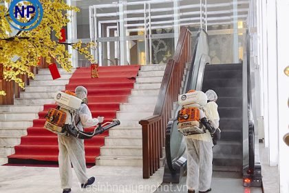 Phun thuốc khử trùng tại Nhà hàng tiệc cưới Đông Phương