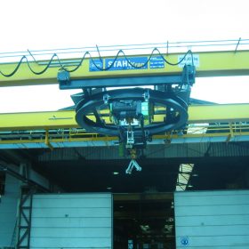 Palang cáp điện tự xoay
