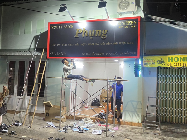 Bảng hiệu quảng cáo
