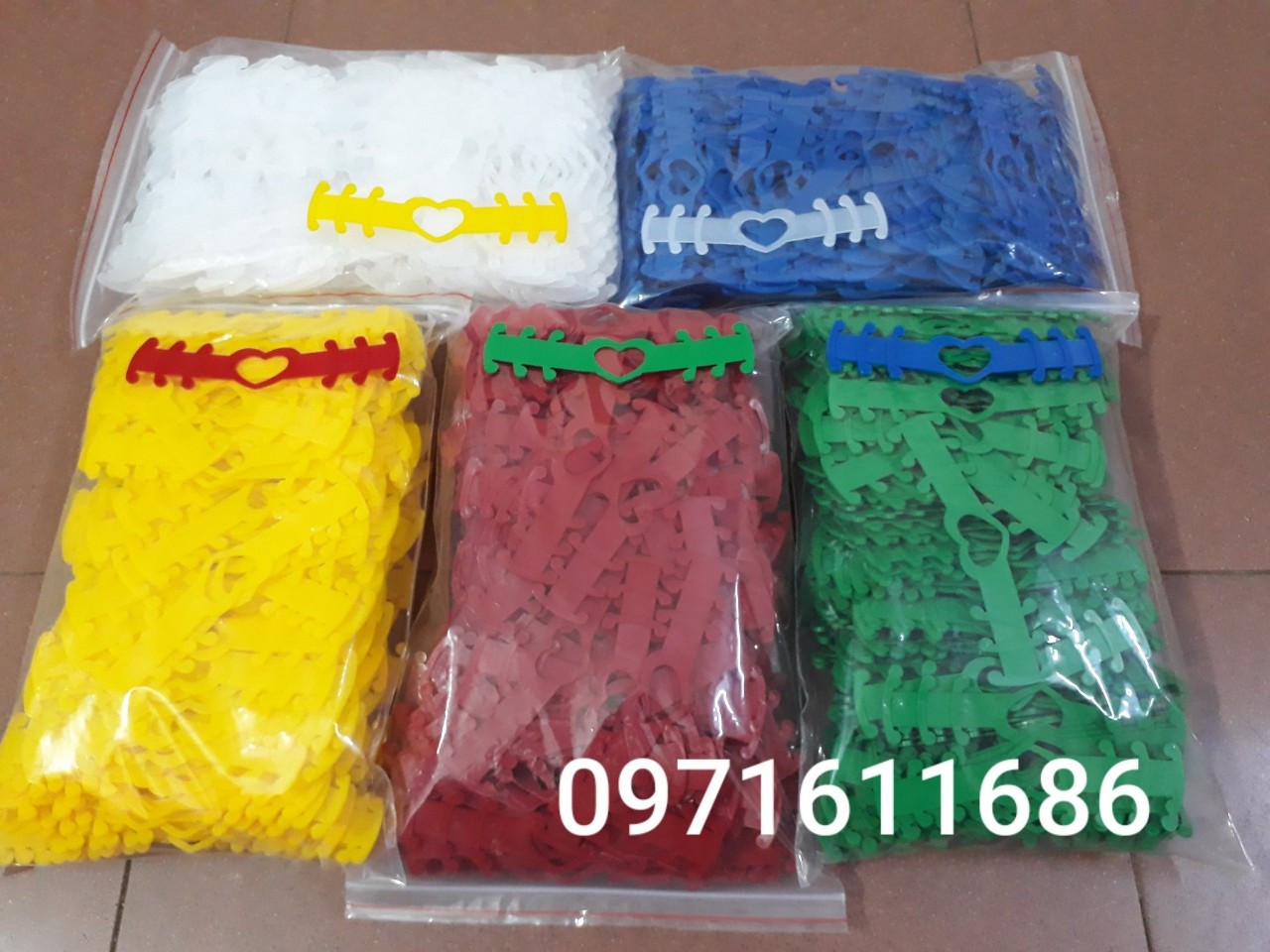 Quai nhựa đỡ khẩu trang