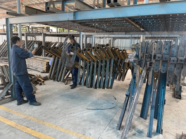 Treo hàng và xử lý tẩy rửa