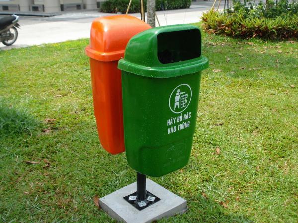 Thùng rác công cộng