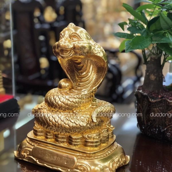 Rắn nắm tiền dát vàng 9999