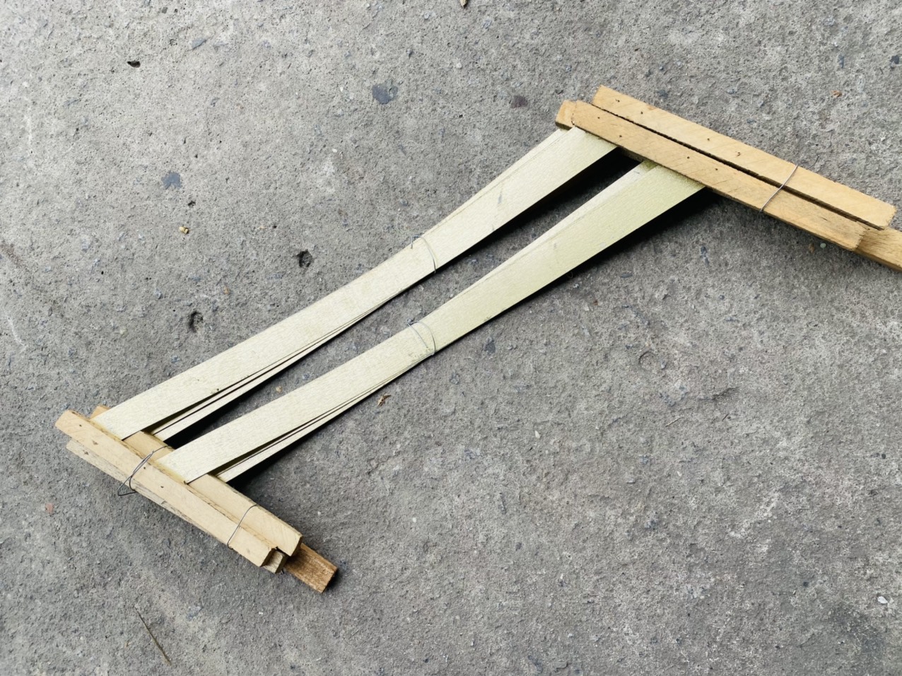 Rập cờ thiết kế miệng cạo