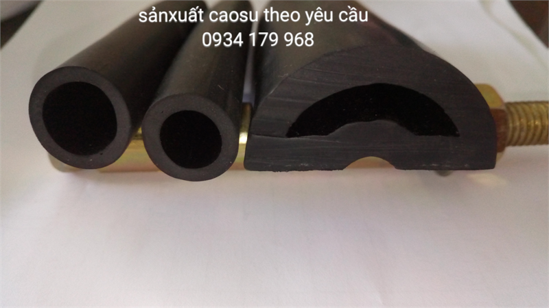 Ron cao su chống va đập tàu